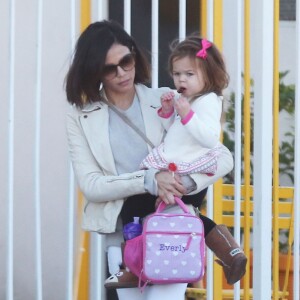 Jenna Dewan sort avec sa fille Everly Tatum à Studio City, le 15 décembre 2015.