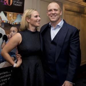 Zara Phillips et Mike Tindall lors du Nordoff Robbins Six Nations Championship Rugby Dinner, un dîner caritatif organisé au Grosvenor House Hotel le 20 janvier 2016, en amont du Tournoi des VI Nations. Mike Tindall était cette année la personnalité mise à l'honneur.