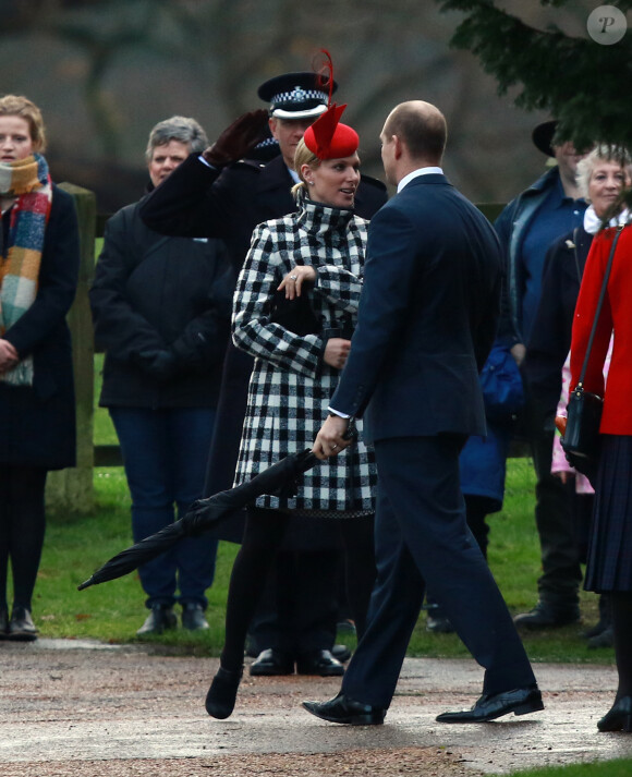 Zara Phillips et son mari Mike Tindall à Sandringham le 28 décembre 2015 après la messe.