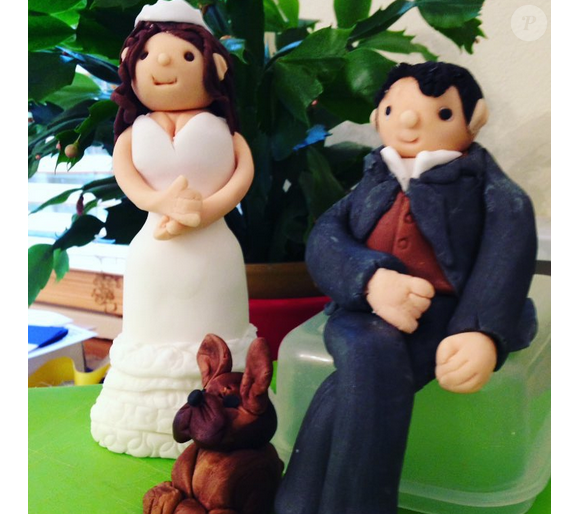 Kaya Scodelario semble s'être marié avec Benjamin Walker et publie une photo des figurines de leur gâteau de mariage sur sa page Instagram au mois de janvier 2016.