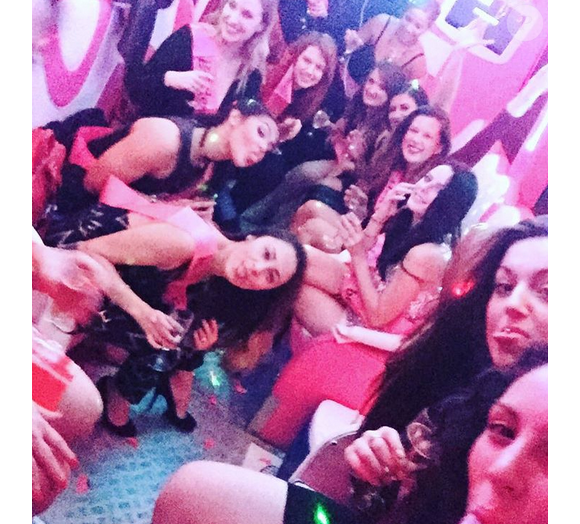 Kaya Scodelario et ses copines lors de son enterrement de vie de jeune fille. Photo publiée sur sa page Instagram au mois de décembre 2015.