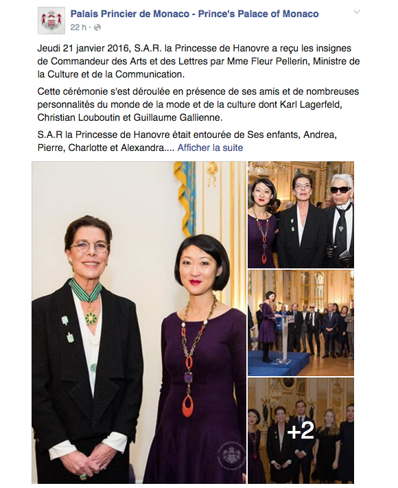 La princesse Caroline de Hanovre a reçu le 21 janvier 2016 à Paris les insignes de commandeur de l'ordre des Arts et des Lettres des mains de la ministre de la Culture et de la Communication, Fleur Pellerin, en présence de ses enfants Andrea, Charlotte et Pierre Casiraghi et la princesse Alexandra de Hanovre.