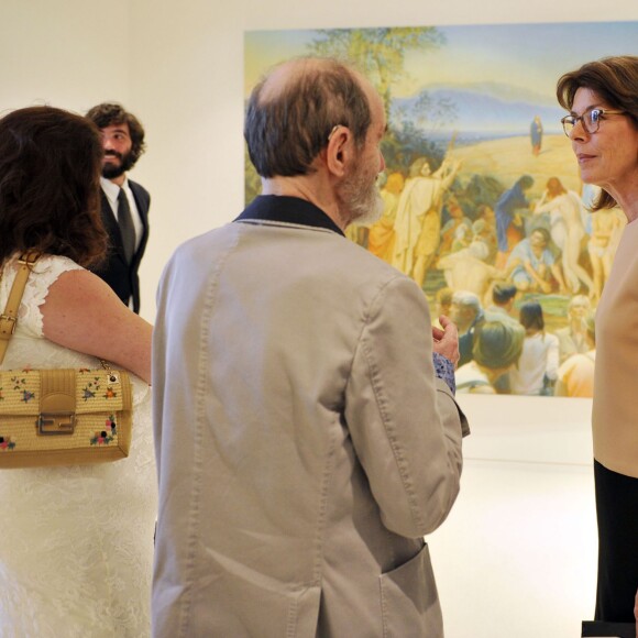 La princesse Caroline de Hanovre visitant l'exposition du peintre russe Erik Boulatov à la Villa Paloma (Nouveau Musée National de Monaco), le 24 juin 2013.