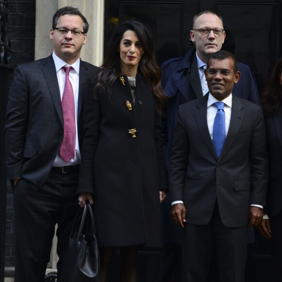 Amal Clooney quitte le No 10 Downing Street après un rendez-vous avec David Cameron et l'ancien président des Maldives Mohamed Nasheed, à Londres, le 23 janvier 2016 Photo by Steve Back / Barcroft Media/ABACAPRESS.COM