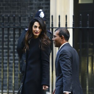 Amal Clooney quitte le No 10 Downing Street après un rendez-vous avec David Cameron et l'ancien président des Maldives Mohamed Nasheed, à Londres, le 23 janvier 2016 Photo by Steve Back / Barcroft Media/ABACAPRESS.COM