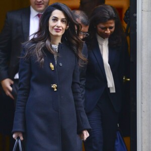 Amal Clooney quitte le No 10 Downing Street après un rendez-vous avec David Cameron et l'ancien président des Maldives Mohamed Nasheed, à Londres, le 23 janvier 2016 Photo by Steve Back / Barcroft Media/ABACAPRESS.COM