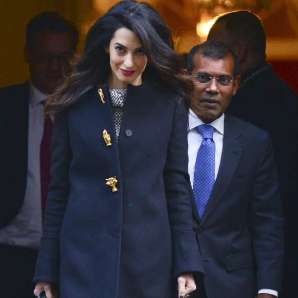 Amal Clooney quitte le No 10 Downing Street après un rendez-vous avec David Cameron et l'ancien président des Maldives Mohamed Nasheed, à Londres, le 23 janvier 2016 Photo by Steve Back / Barcroft Media/ABACAPRESS.COM
