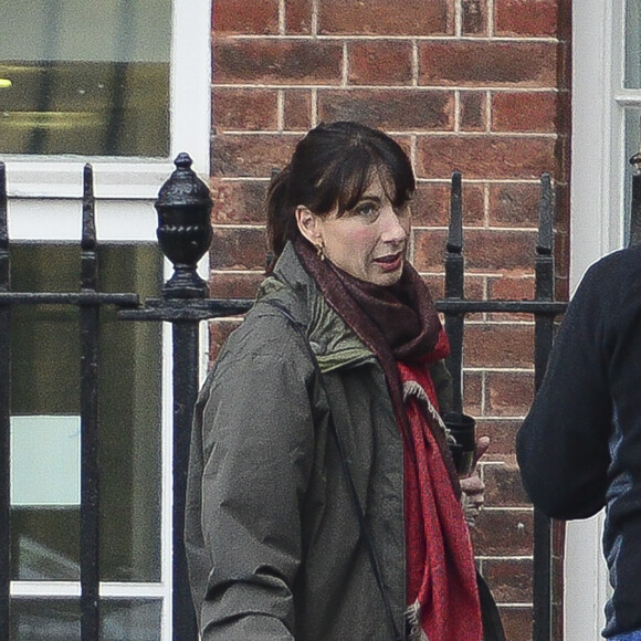 Samantha Cameron quitte Downing St for pour aller passer le weekend à la campagne après le rendez vous de David Cameron avec Amal Clooney et l'ancien président des Maldives Mohamed Nasheed, le 23 janvier 2016 à Londres