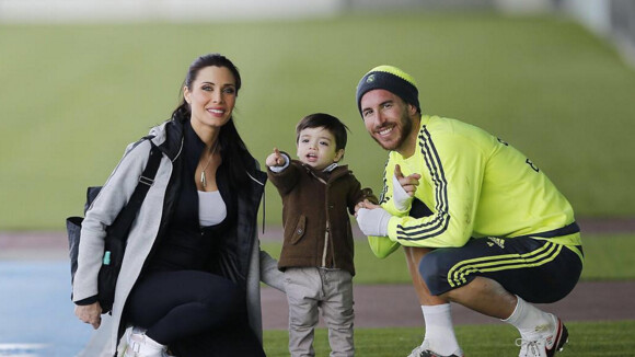 Sergio Ramos et Pilar Rubio : Complices avec leur fils pour son premier foot