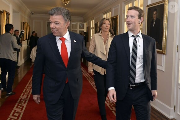 Mark Zuckerberg et le président Colombien Juan Manuel Santos lors d'un entretien au palais présidentiel à Bogota le 14 janvier 2015