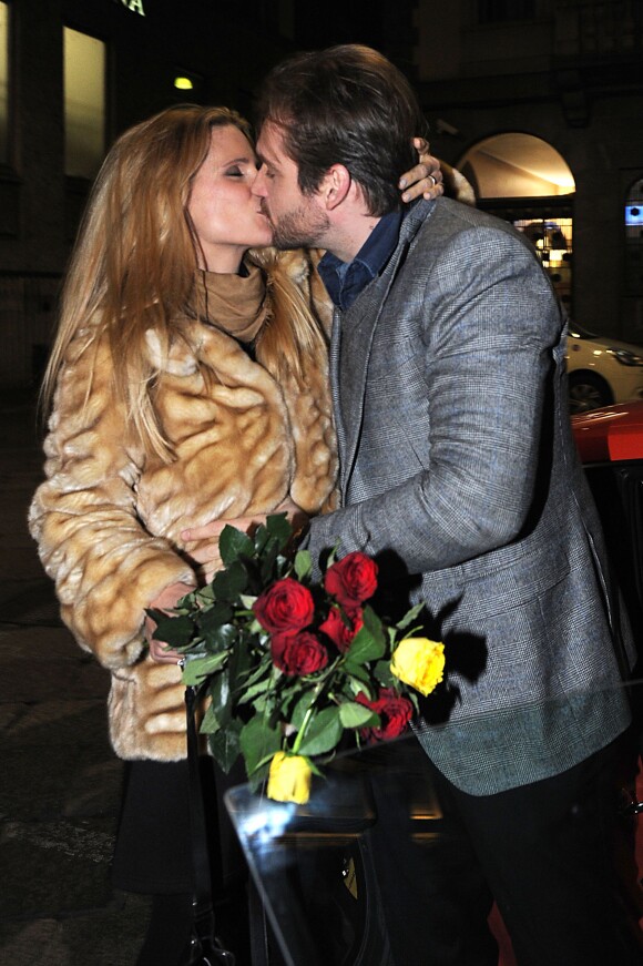 Michelle Hunziker et Tomaso Trussardi quittent le restaurant Trussardi à Milan où elle vient de fêter son 39e annviersaire en famille, le 23 janvier 2016.