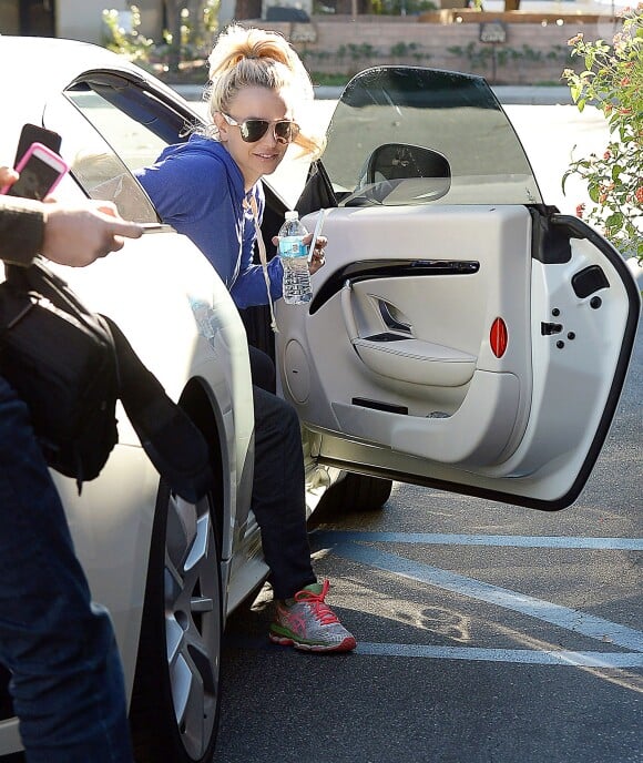 Britney Spears arrive chez Dance Studio à Calabasas, Los Angeles, le 12 décembre 2015