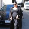 Kim Kardashian enceinte est allée déjeuner au restaurant ‘Nate'n Al Delicatessen' à Beverly Hills, le 5 novembre 2015