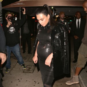 Kim Kardashian (enceinte) - Soirée pour le 20ème anniversaire de Kendall Jenner au Nice Guy nightclub à West Hollywood, le 2 novembre 2015.