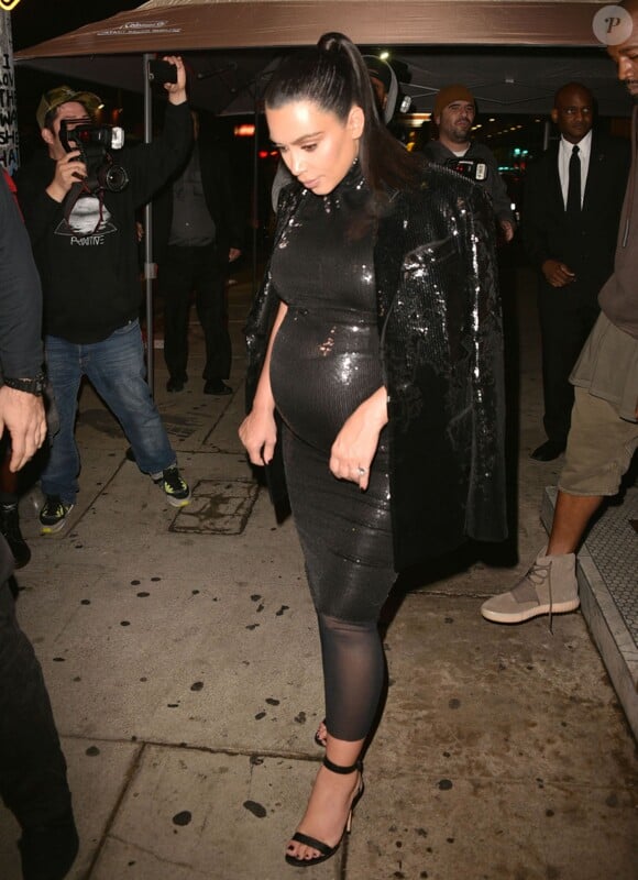 Kim Kardashian (enceinte) - Soirée pour le 20ème anniversaire de Kendall Jenner au Nice Guy nightclub à West Hollywood, le 2 novembre 2015.