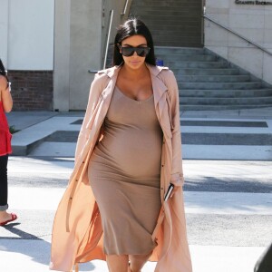 Kim Kardashian enceinte est allée déjeuner au restaurant La Scala à Beverly Hills, le 22 octobre 2015