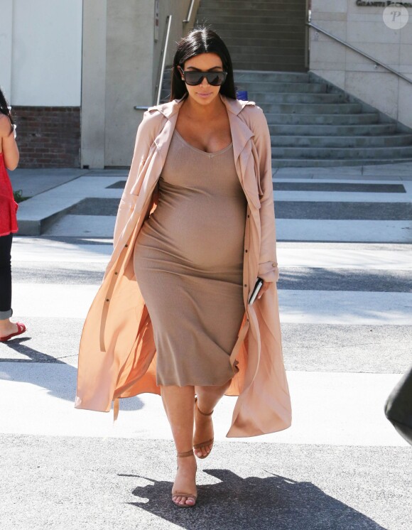 Kim Kardashian enceinte est allée déjeuner au restaurant La Scala à Beverly Hills, le 22 octobre 2015