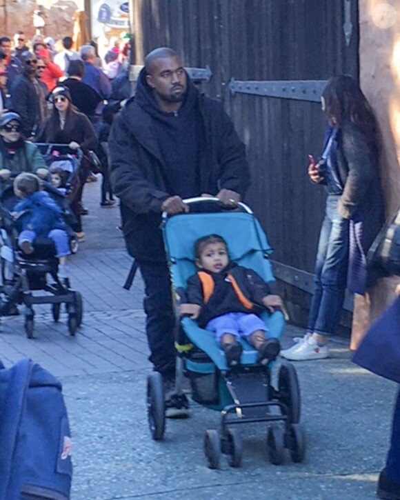 Kanye West, North West - La famille Kardashian passe la journée à Disneyland à Anaheim, le 14 décembre 2015