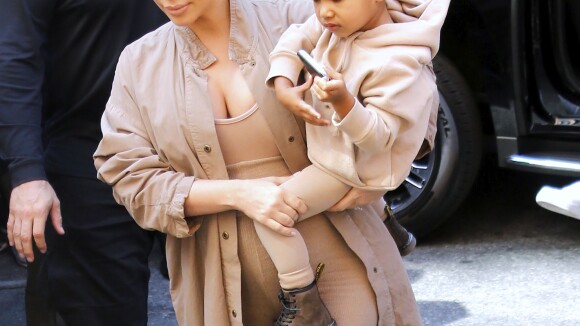 Kim Kardashian, la jalousie de North West : "Elle déteste que j'allaite le bébé"