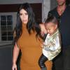 Kim Kardashian (enceinte) et sa fille North West se promènent dans les rues de New York, le 8 septembre 2015