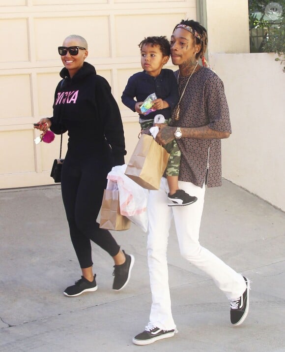 Amber Rose et son ex Wiz Khalifa emmènent leur fils Sebastian jouer au parc à Los Angeles, le 16 décembre 2015