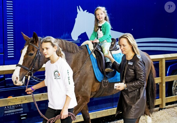 La princesse Margarita de Bourbon-Parme avec sa fille Julia lors du Jumping d'Amsterdam, le 1er février 2015.