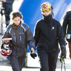 L'infante Elena d'Espagne et sa fille Victoria de Marichalar profitaient des joies des sports d'hiver à Baqueira Beret le 25 janvier 2016.