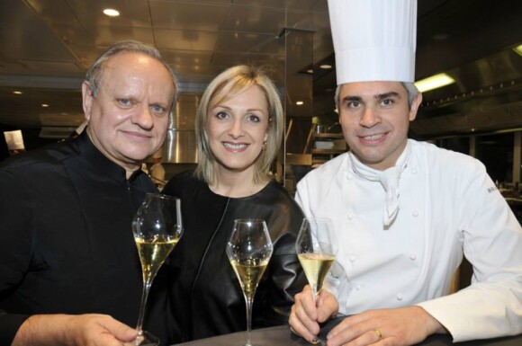 Benoît Violier, sa femme et Joël Robuchon - Photo publiée le 20 décembre 2013 @ Restaurant de l'Hôtel de Ville de Crissier - Benoît Violier