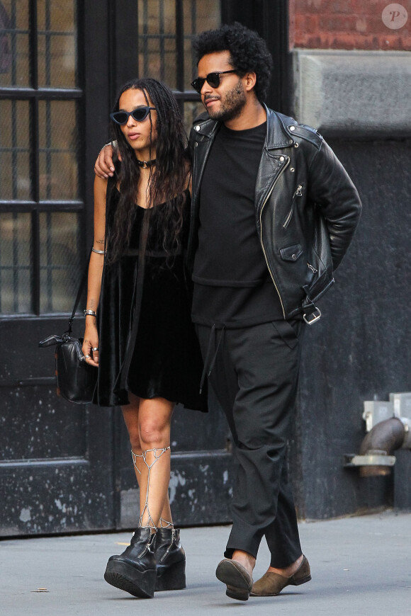 Exclusif - Premières images de Zoe Kravitz et son nouveau compagnon Twin Shadow (George Lewis Jr) en amoureux à New York le 16 juillet 2015.