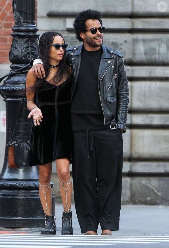 Exclusif - Premières images de Zoe Kravitz et son nouveau compagnon Twin Shadow (George Lewis Jr) en amoureux à New York le 16 juillet 2015.