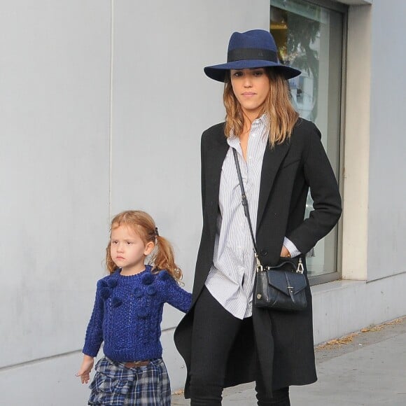 Jessica Alba et ses filles Honor et Haven sont allées au ‘M Cafe' à Beverly Hills, le 28 novembre 2015.