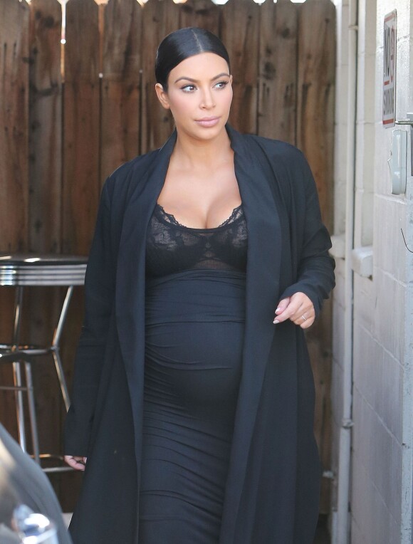 Kim Kardashian, enceinte, à Los Angeles le 23 octobre 2015.