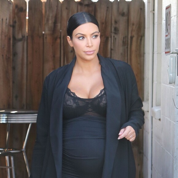 Kim Kardashian, enceinte, à Los Angeles le 23 octobre 2015.