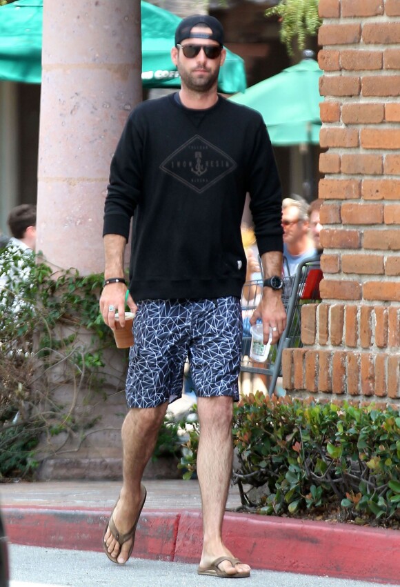 Exclusif - Brandon Jenner (fils de Bruce Jenner) à la sortie d'un Starbucks à Malibu, le 17 mai 2015
