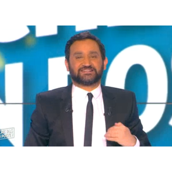 Erika Moulet moquée pour sa nouvelle coupe de cheveux sur Twitter et par Cyril Hanouna. Emission "Touche pas à mon poste" sur D8, le 20 janvier 2015.
