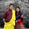 Le roi Jigme Khesar du Bhoutan et la reine Jetsun Pema (image de leur calendrier 2015), mariés depuis 2011, ont eu le 5 février 2016 leur premier enfant, un fils (le "Gyalsey").