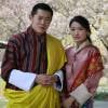 Le roi Jigme Khesar du Bhoutan et la reine Jetsun Pema (image de leur calendrier 2015), mariés depuis 2011, ont eu le 5 février 2016 leur premier enfant, un fils (le "Gyalsey").