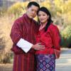 Le roi Jigme Khesar du Bhoutan et la reine Jetsun Pema, posant ici pour le mois de décembre 2015 de leur calendrier, ont eu le 5 février 2016 leur premier enfant, un fils.