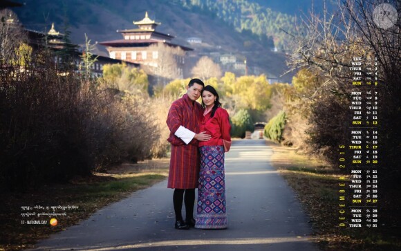 Le roi Jigme Khesar du Bhoutan et la reine Jetsun Pema, posant ici pour le mois de décembre 2015 de leur calendrier, ont eu le 5 février 2016 leur premier enfant, un fils.
