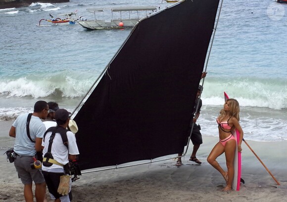 Exclusif - Sylvie Meis, l'ex de Rafael van der Vaart, en plein shooting à Bali le 4 février 2016