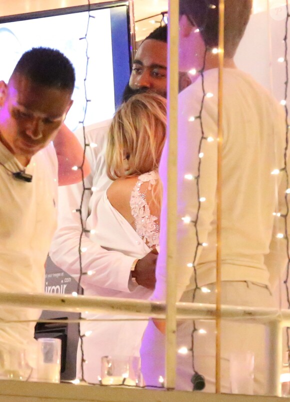 Exclusif - Khloé Kardashian et son compagnon James Harden à l'anniversaire de ce dernier, le 25 août 2015 sur le bateau Hornblower à Marina del Rey