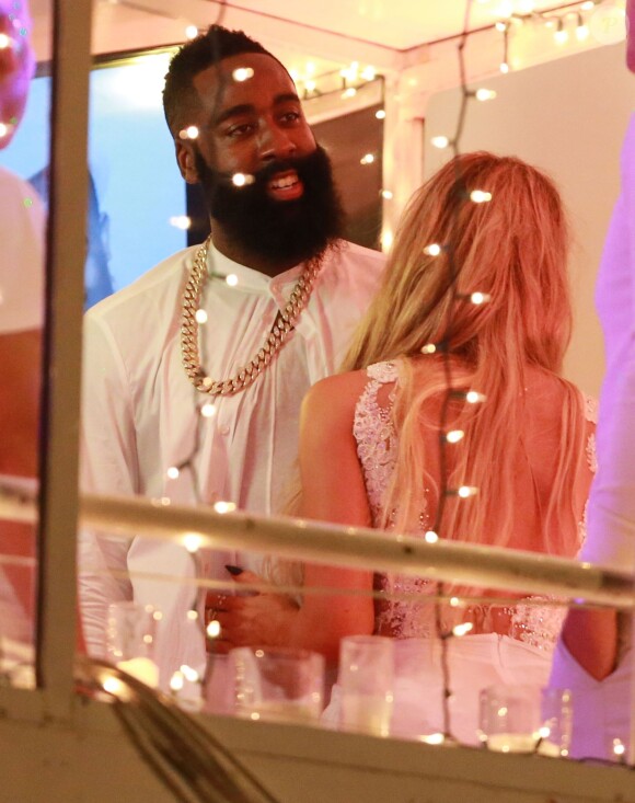 Exclusif - Khloé Kardashian et son compagnon James Harden à l'anniversaire de ce dernier, le 25 août 2015 sur le bateau Hornblower à Marina del Rey