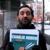 Cyril Hanouna distribue aux passants la couverture de Charlie Hebdo sur laquelle il apparaît caricaturé, le mardi 9 février 2016.