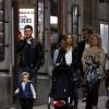 Michael Buble se promène dans les rue de Madrid avec sa femme Luisana Lopilato et son fils Noah, le 27 avril 2015