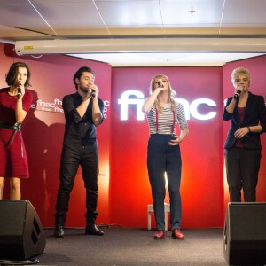 Exclusif - Corentine Collier, Victor Le Douarec, Léa Deleau, Elodie Martelet et Gwendal Marimoutou - La troupe de la comédie musicale "Résiste" en showcase à la Fnac des Ternes à Paris, le 27 octobre 2015.