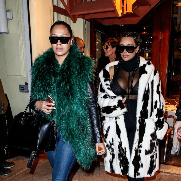Kim Kardashian et La La Anthony quittent le restaurant Cipriani Downtown à New York, le 10 février 2016.