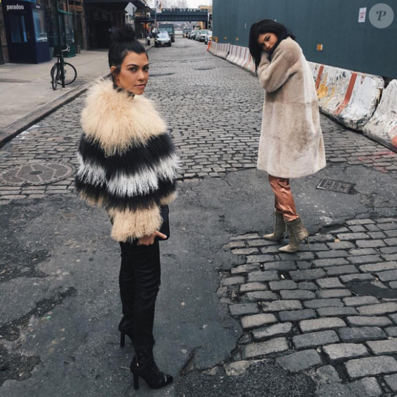 Kourtney Kardashian et Kylie Jenner à New York. Le 10 février 2016.