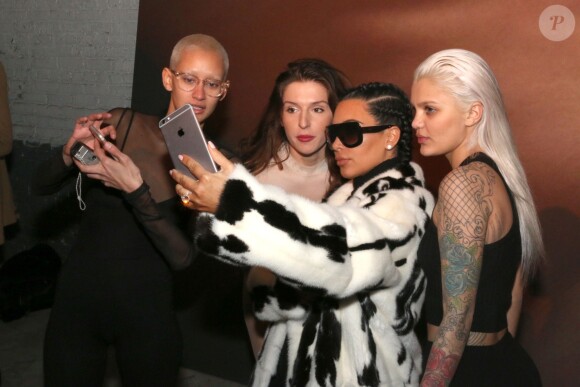 Brianna, Hafiia Mira, Kim Kardashian et Amina Blue assistent à la soirée de lancement du Yeezy Season 2 Zine à New York. Le 10 février 2016.