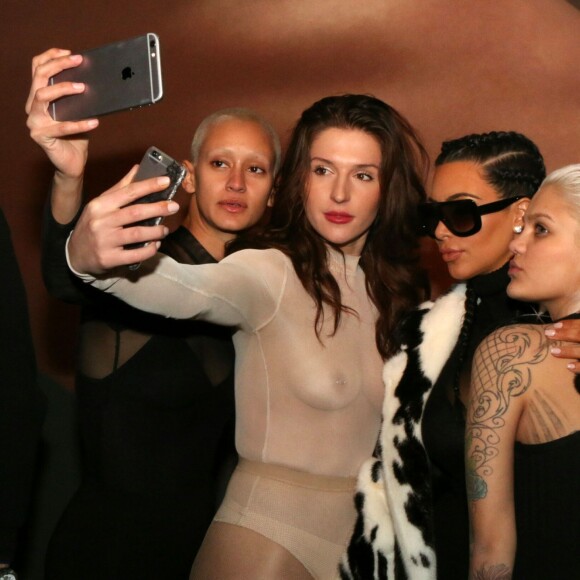 Brianna, Hafiia Mira, Kim Kardashian et Amina Blue assistent à la soirée de lancement du Yeezy Season 2 Zine à New York. Le 10 février 2016.
