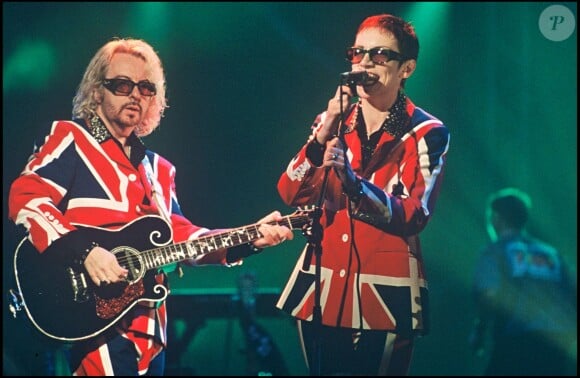 Le groupe Eurythmics (Dave Stewart et Annie Lennox) aux Brit Awards en 1999 à Londres.